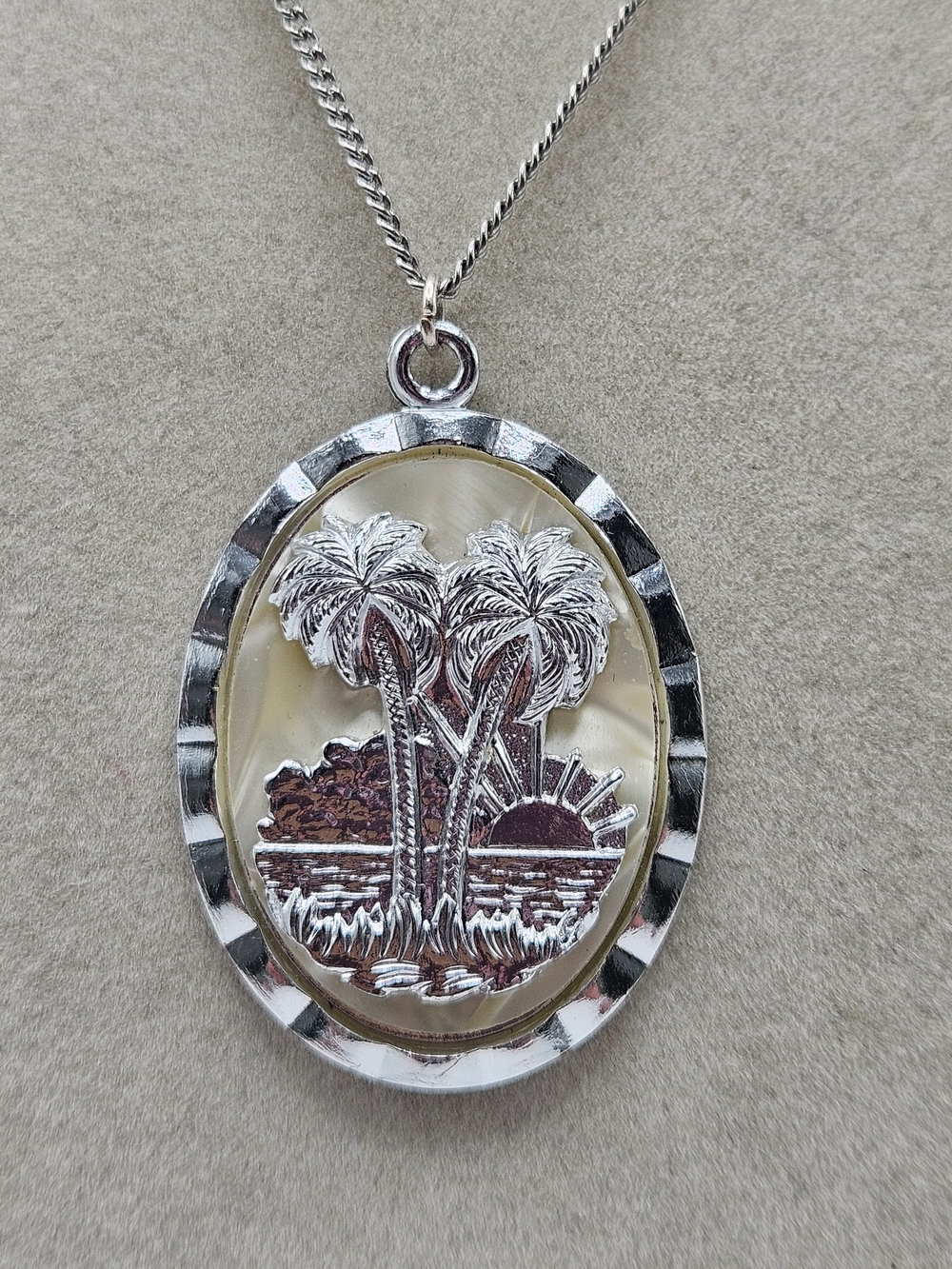 VINTAGE Western Germany Mother of Pearl MOP Silver Palm Trees Pendant Necklace